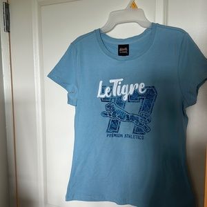 Shirt needs new home been sitting around for a year. Machine wash and wear this